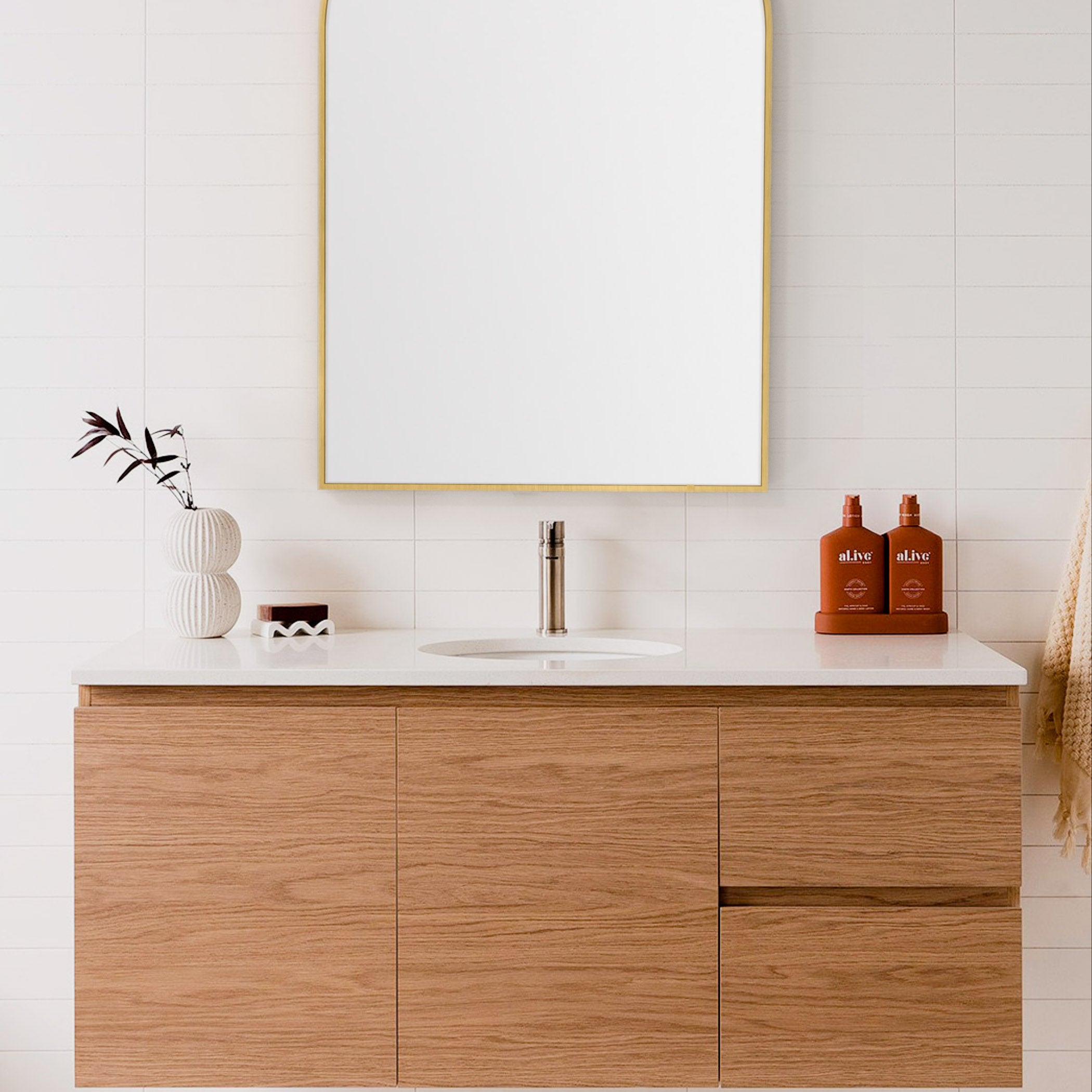 Oxygen by Quorum AVIOR 3-0106-55 Decor - Brushed Brass