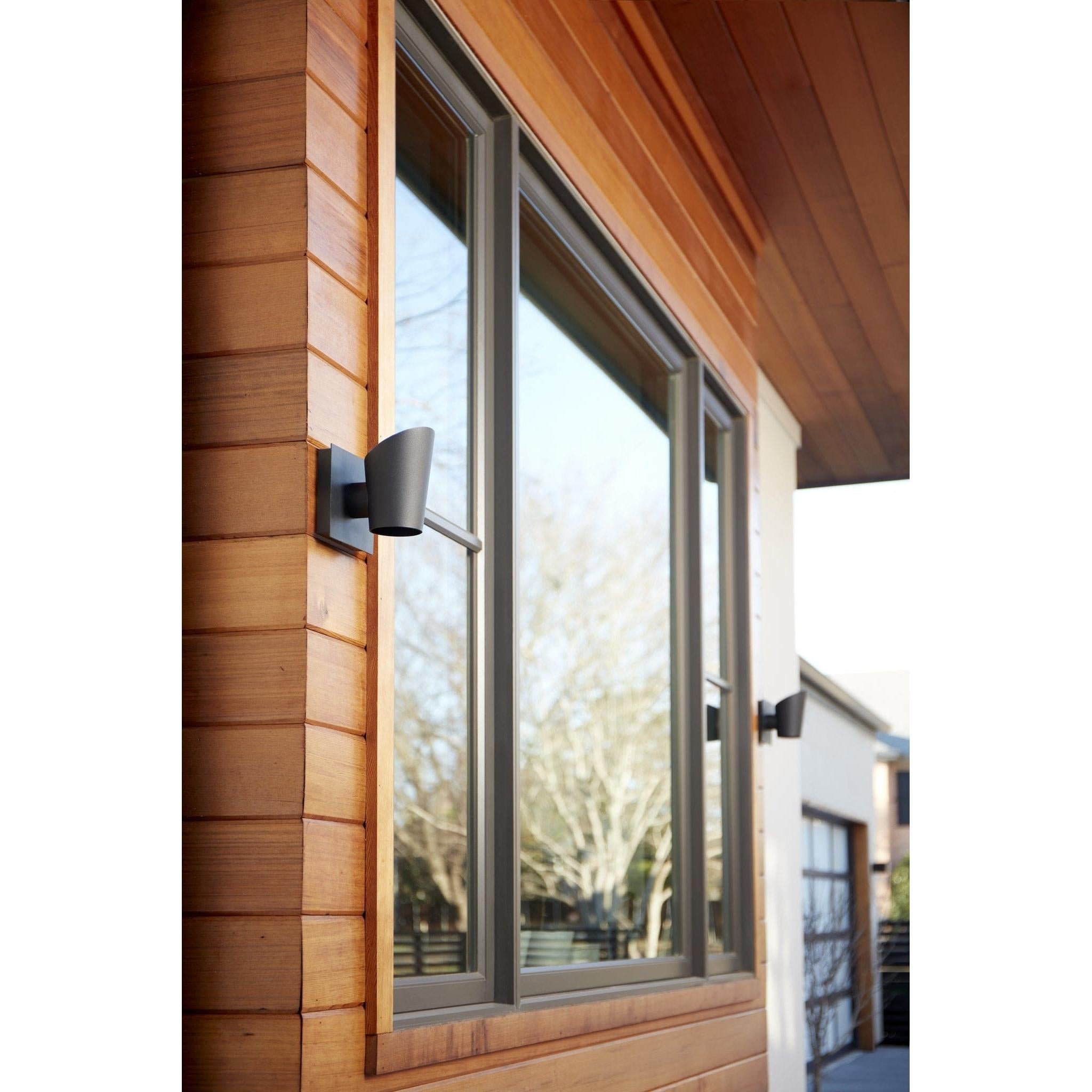 Oxygen by Quorum PILOT 3-732-15 Exterior Traditional - Black